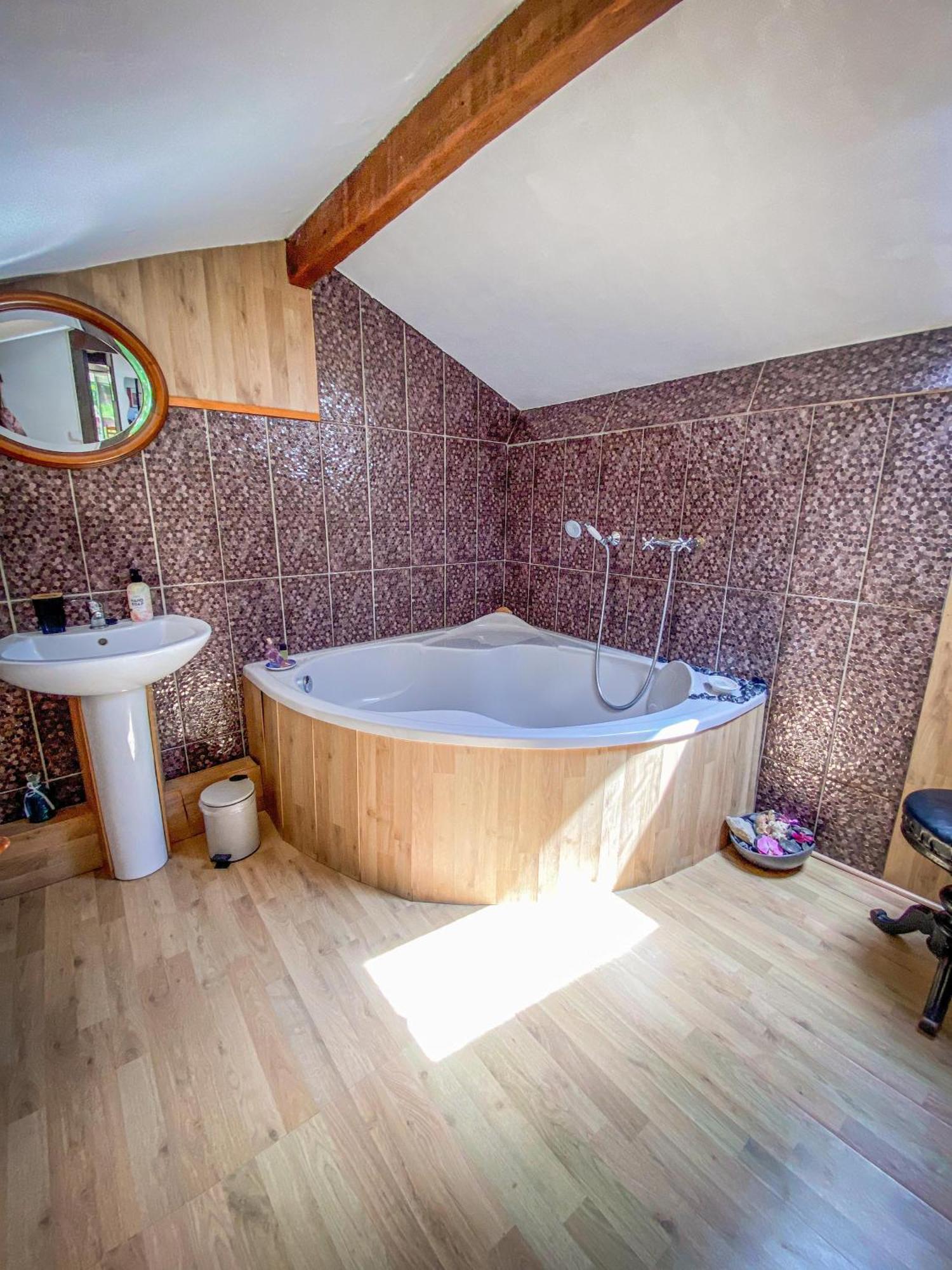 Ryokan Lankana Exideuil-sur-Vienne Экстерьер фото