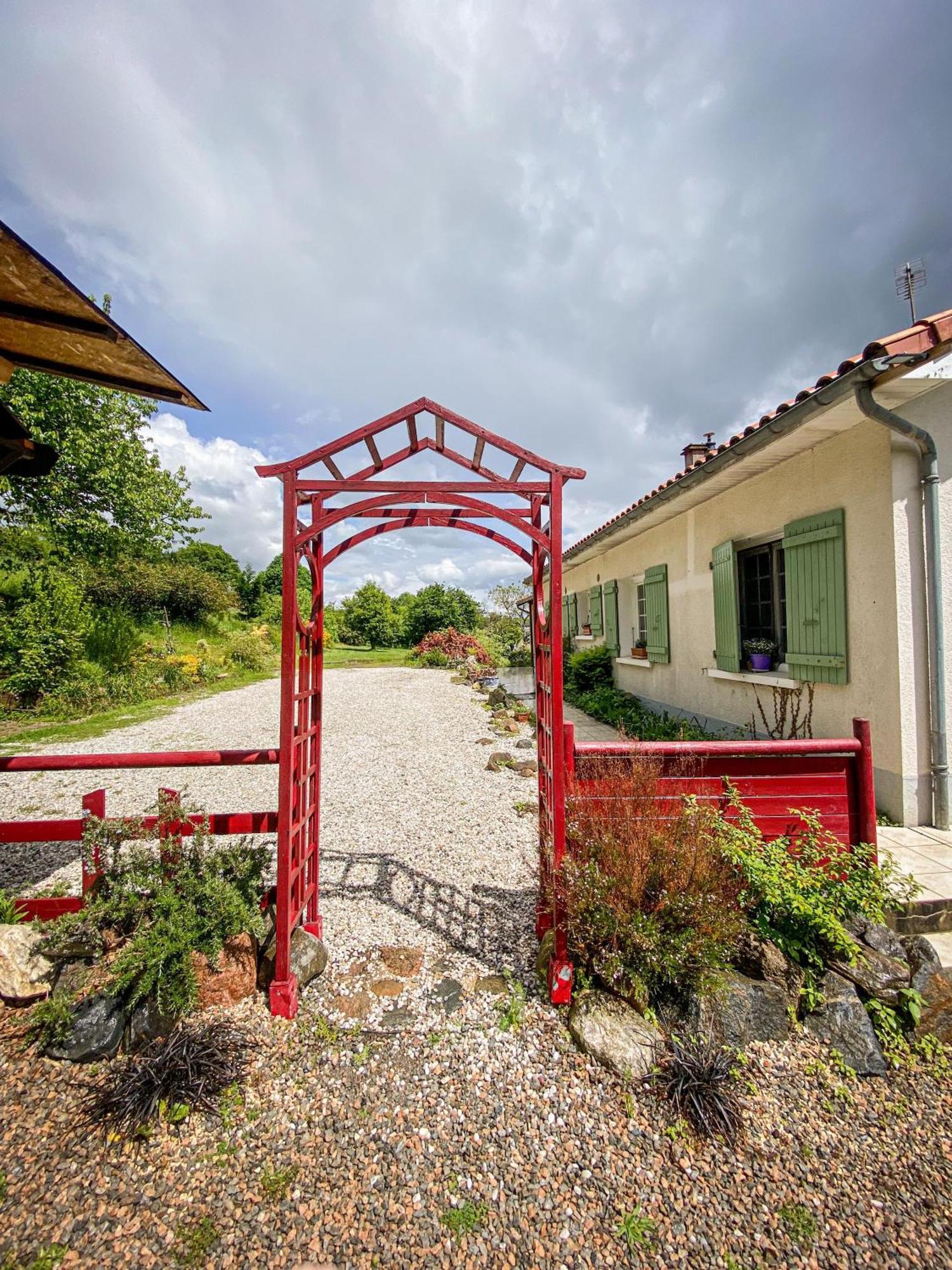 Ryokan Lankana Exideuil-sur-Vienne Экстерьер фото